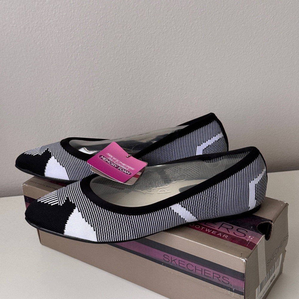 Skechers Women's Monochrome Knit Flats geometric print